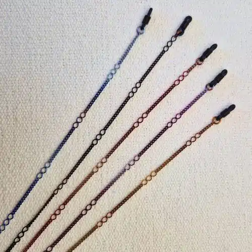chaine de lunettes métal laqué moucheté multicolore - joint - maille fantaisie - de fixation incassables