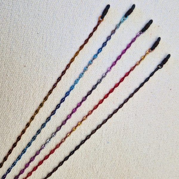 chaine à lunettes métal laqué moucheté multicolore - joint - maille marine - de fixation incassables