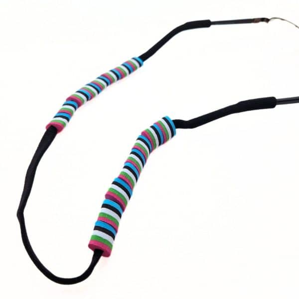 Cordon flottant lunettes Float Cordon flottant pour activité nautique, finition entièrement sans métal, couleurs repérables (très visibles) sur l'eau, testé en haute mer. Coloris assortis. 2 systèmes de fixation proposés. AVBlock - système de fixation anti-glisse inventé et déposé par AVB. "Serrez... c'est bloqué !" ou Chaussette Longueur : 54 cm. supporte jusqu'à 40 gr