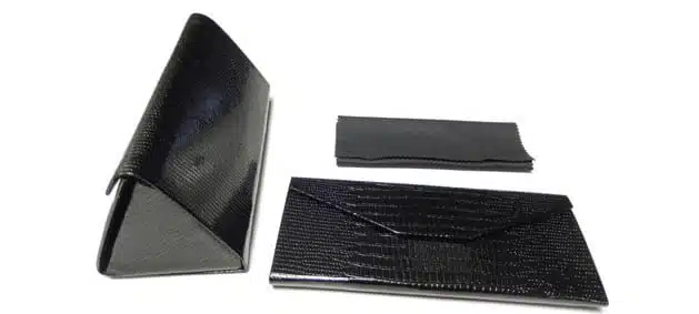 Étui pliable noir. Convient pour toutes les lunettes : de vue ou de soleil.