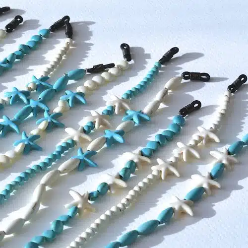 Cordon de lunettes Étoile de Mer Cordon à lunette perles Howlite. Coloris Turquoise ou Naturel. Fixation classique : Ses boucles en caoutchouc ultra résistantes garantissent une fixation sûre et en font un produit durable.. Modèle étoile de mer