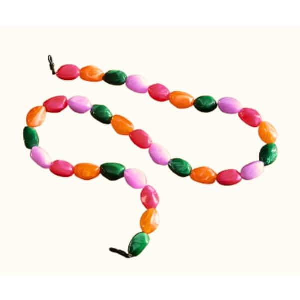 Cordon de lunettes Perles baroques très résistant et léger.cordon / perles légères acidulées fuchsia, orange, vert, mauve. Système de fixation Classique : Ses boucles en caoutchouc ultra résistantes garantissent une fixation sûre et en font un produit durable. Taille disponible : 65 cm. Modèle : Gourmande.Ce modèle est un modèle 2 en 1 : il intègre une option fermoirs qui permet de la porter en collier.