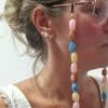 Cordon de lunettes Perles baroques très résistant et léger. Cordon / perles légères bleu ciel, caramel au lait, rose crème. Système de fixation Classique : Ses boucles en caoutchouc ultra résistantes garantissent une fixation sûre et en font un produit durable. Taille disponible : 65 cm. Modèle : Gourmande.Ce modèle est un modèle 2 en 1 : il intègre une option fermoirs qui permet de la porter en collier