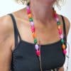 Cordon de lunettes Perles baroques très résistant et léger.cordon / perles légères acidulées fuchsia, orange, vert, mauve. Système de fixation Classique : Ses boucles en caoutchouc ultra résistantes garantissent une fixation sûre et en font un produit durable. Taille disponible : 65 cm. Modèle : Gourmande.Ce modèle est un modèle 2 en 1 : il intègre une option fermoirs qui permet de la porter en collier
