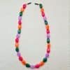 Cordon de lunettes Perles baroques très résistant et léger.cordon / perles légères acidulées fuchsia, orange, vert, mauve. Système de fixation Classique : Ses boucles en caoutchouc ultra résistantes garantissent une fixation sûre et en font un produit durable. Taille disponible : 65 cm. Modèle : Gourmande.Ce modèle intègre une option fermoirs qui permet de la porter en collier.