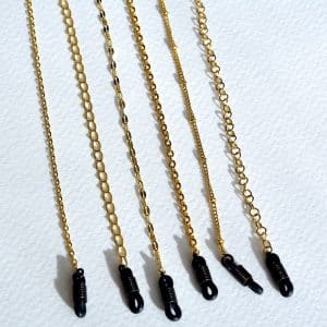 Chaine de lunettes acier inoxydable doré. Mailles fines assorties. Fixation classique. Le lot de 6. modèle Lumineuse