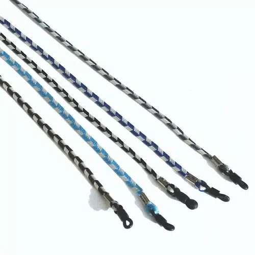 Cordon de lunettes bicolore. Cordon polyester tressé bicolore 3 mm souple, léger et solide. Disponible en fixation classique ou fixation AVBlock Coloris assortis. modèle PIixel